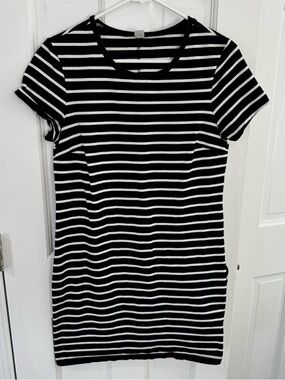 Old Navy Black and White Striped Short Sleeve Mini Dress